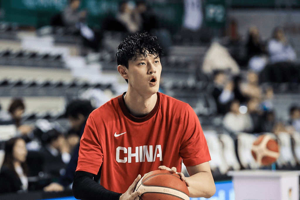 北青: 新赛季曾凡博去海外打球还是回北京, 仍没有明确说法