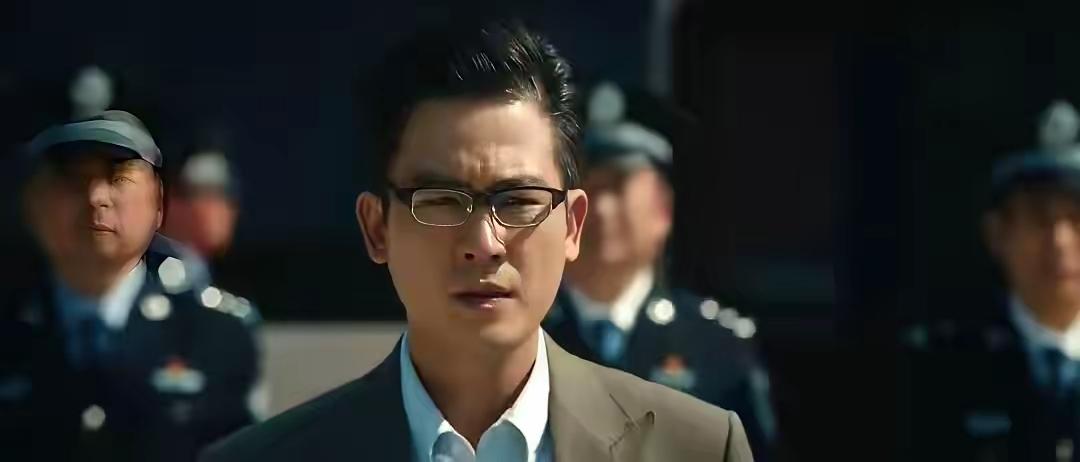我猜测《交锋》应该还有第二部，因为在剧集后面隐藏了一些线索没有交待。比如礼卿暴