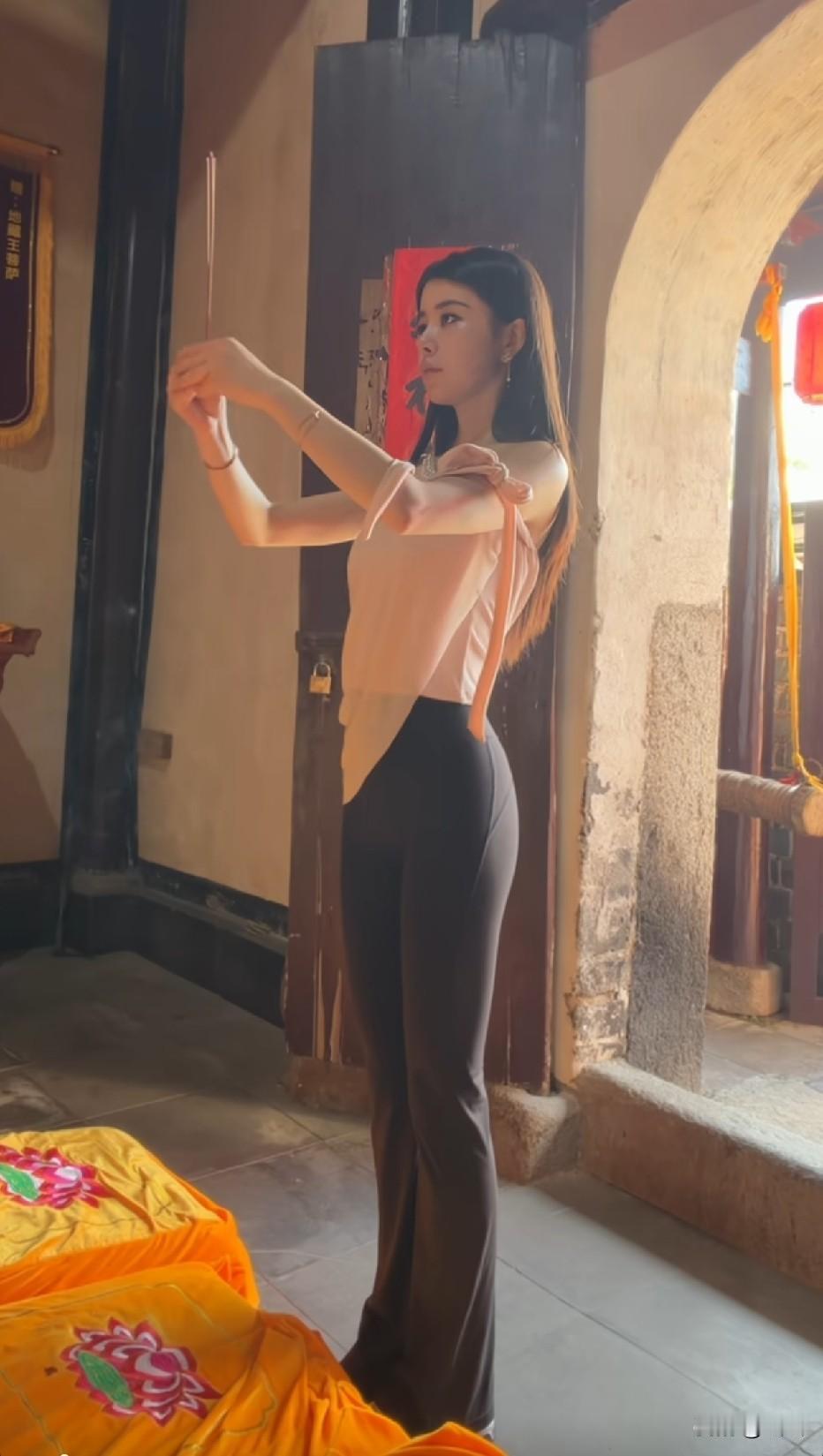 美女一般都是来求婚姻的