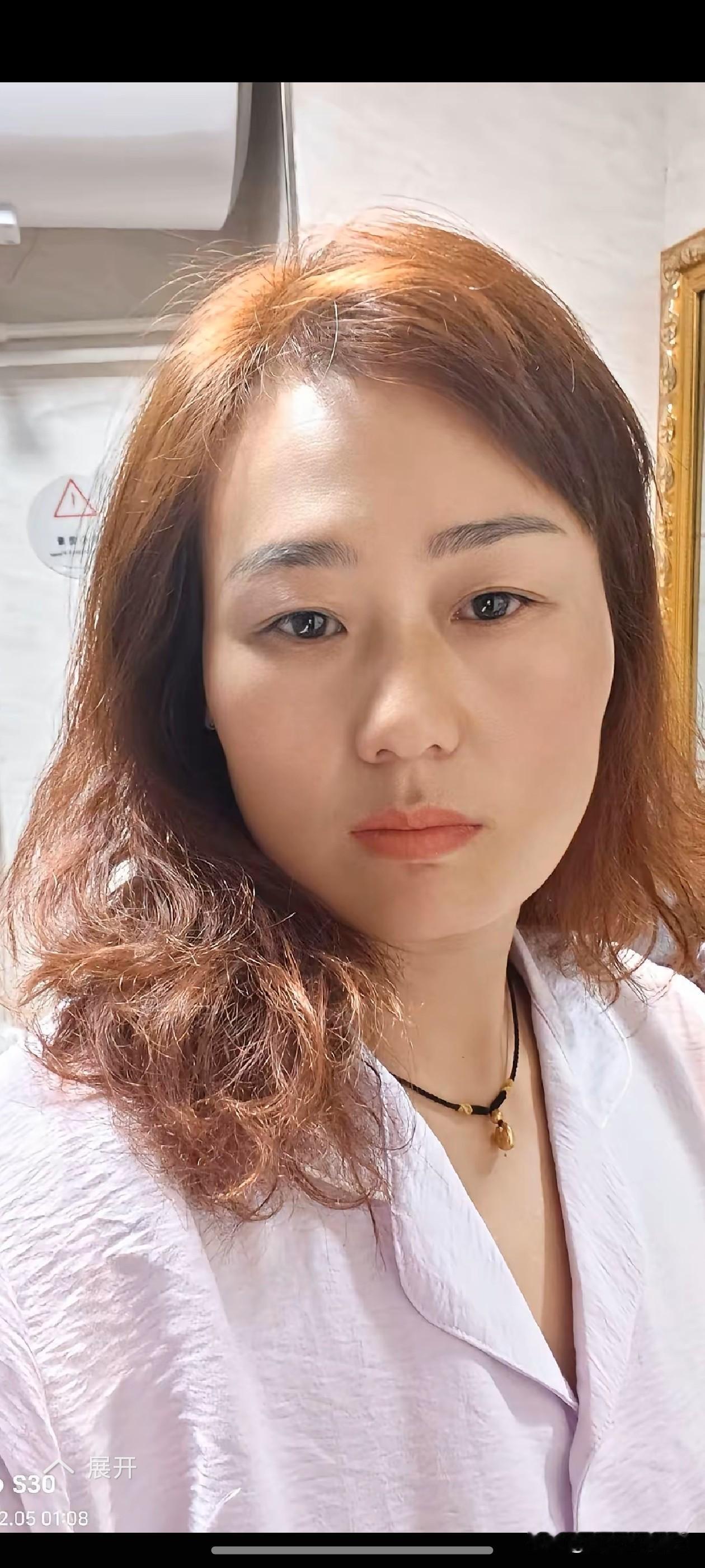 良家少妇，新发型漂亮不