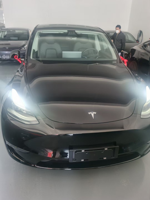 Y开了三个月终于发现缺点这车啥都好但是没有完美的东西，相处三个月发现了三处缺