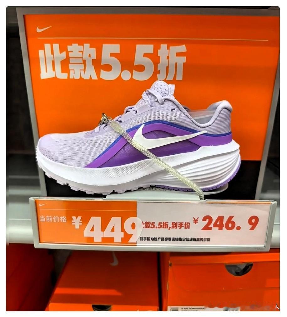 耐克恐怕现在后槽牙都要咬碎了，自己刚刚宣布收回线上经销权，那边滔搏就直接开启