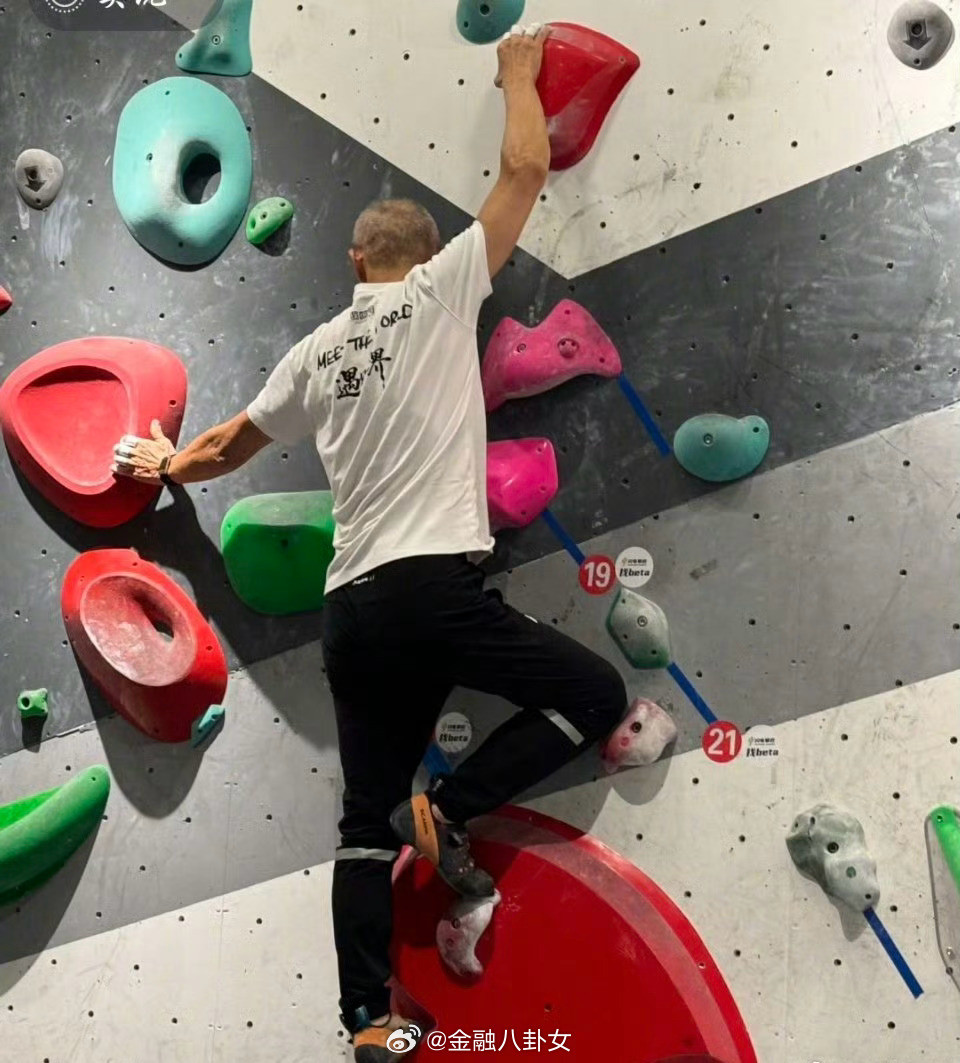 75岁王石爱上攀岩，厉害