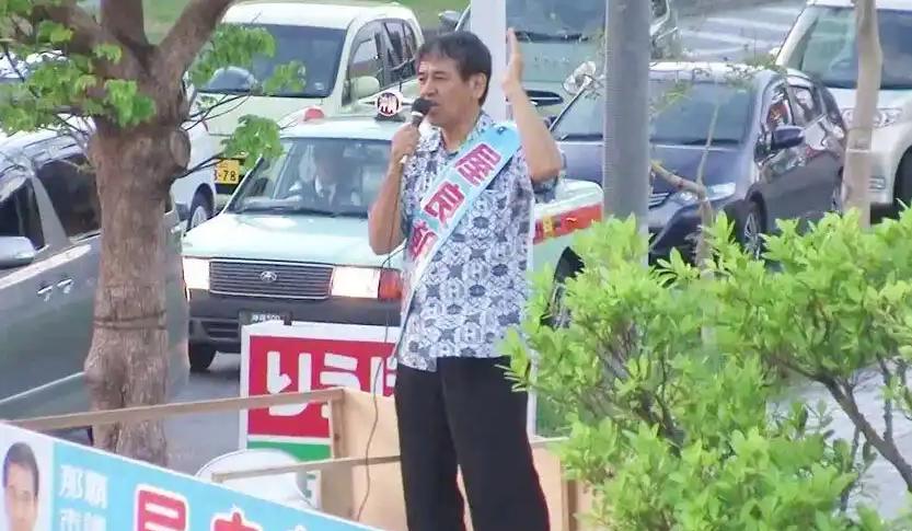 在日本冲绳县知事选举中，得票率常年不足1%的政客屋良朝助，抛出了一套震撼日本政坛
