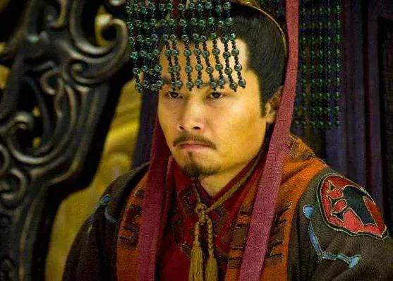 公元221年，曹丕决定赐死<em>甄宓</em>，这一决定引发了曹叡的强烈愤怒。曹叡痛哭流涕，质问