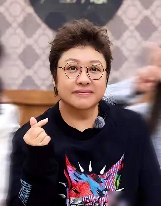 韩红盯着郝蕾的脸，咬牙切齿地扔出一句话：把你二宝给我，不然这事没完！全演艺