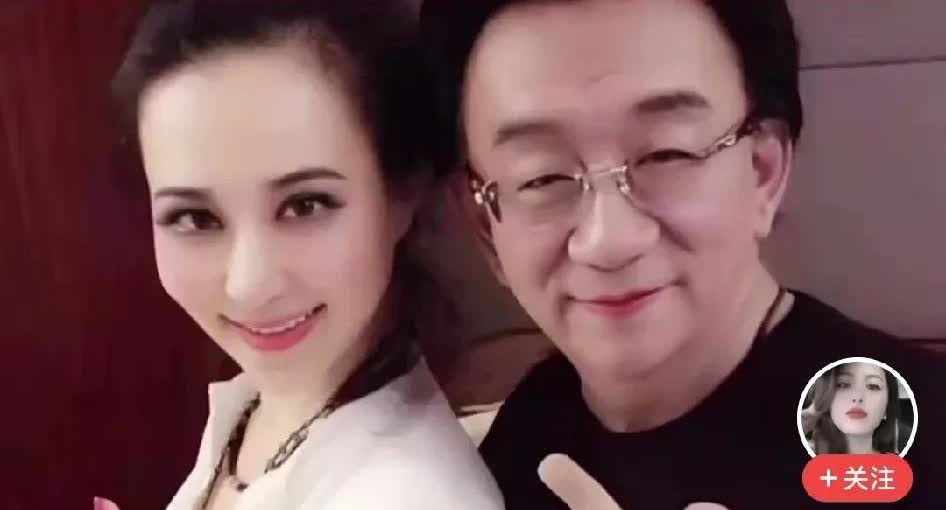 老汪义愤填膺，对着“猴二”怒声斥责，言辞间满是不满与愤慨。老王大声说道：“你都快