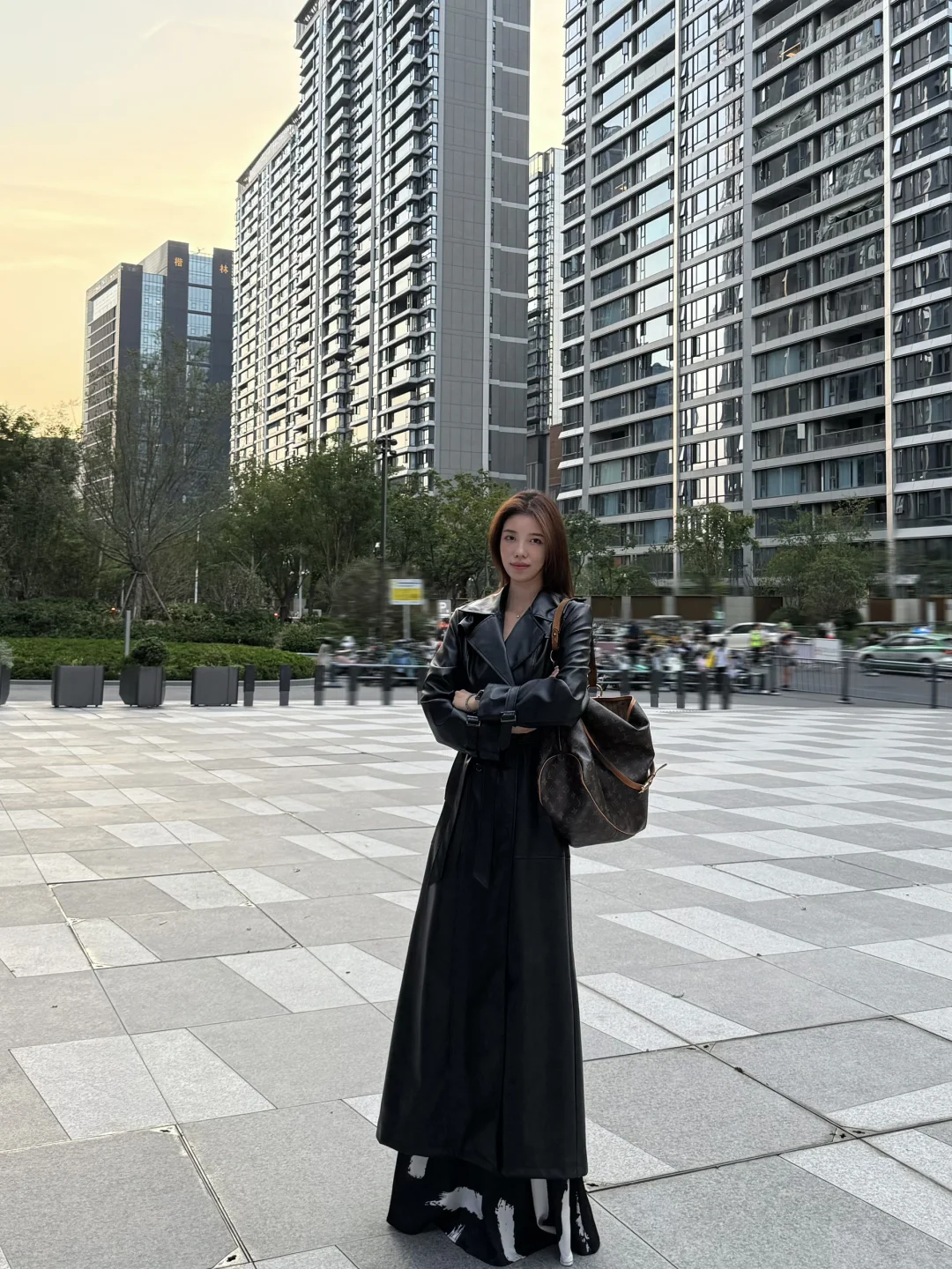 下班！！今天是皮衣女孩儿