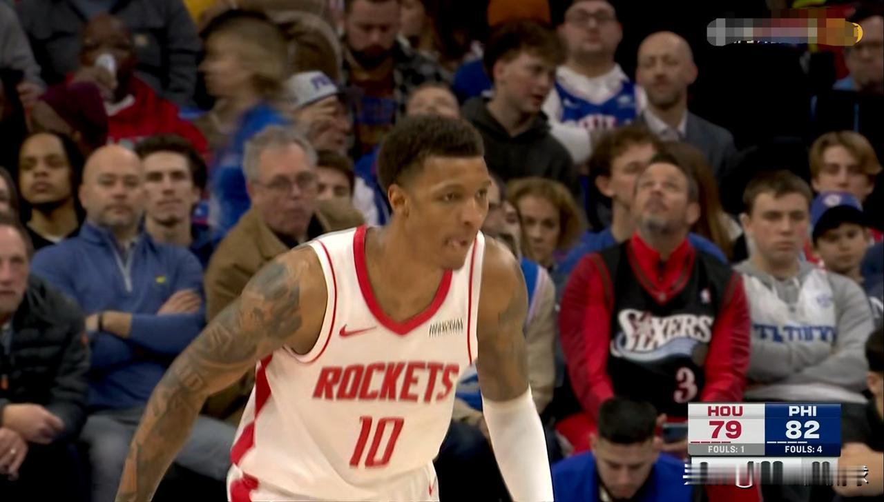 我真是太佩服火箭大将小史密斯对于三分球的执着了！在今天火箭客场以122：128输