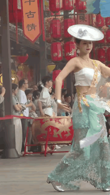 这帽子很有个性[啤酒]