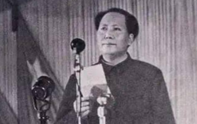1958年，毛主席一声令下开始炮击金门，谁知不小心炸死了两个美国顾问，美军知道后