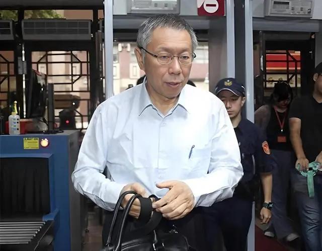 柯文哲彻底凉了！铁证如山翻案无望，3月26日重刑宣判，郑丽文冷眼旁观柯文哲的