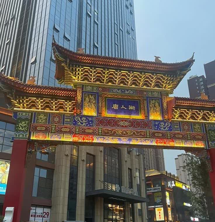 一个韩国女孩几句话就道出了中日韩三国人骨子里的区别，她在新加坡长大，天天跟中日韩