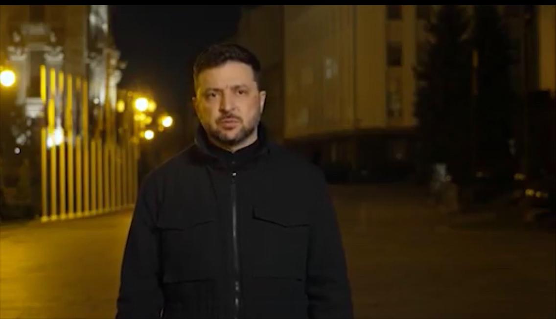 昨晚，泽连斯基对着镜头，声音比平时低，却一句比一句重。“俄罗斯正等着我们犯错