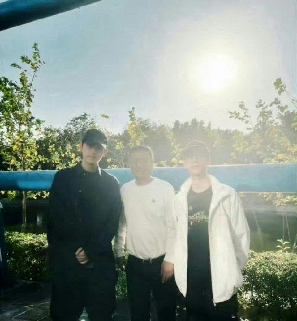 我去罗云熙陈飞宇新合照来了我们皓衣行是不是要抬了