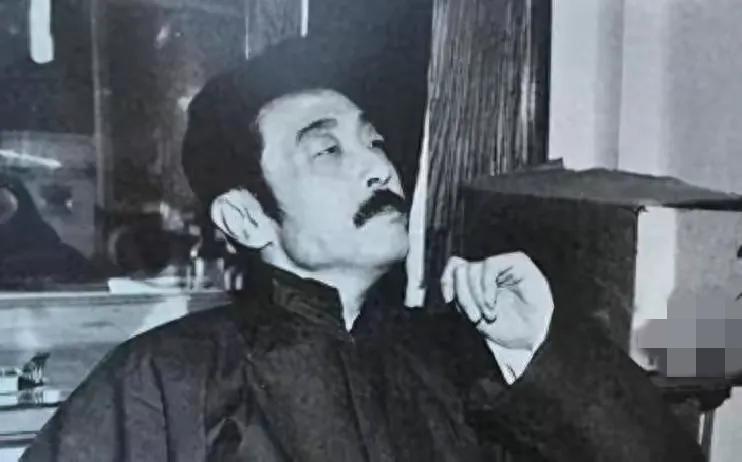 1931年鲁迅盯着“毛泽东”的名字问岁数，这哪是普通的好奇啊！分明是两个没见过面
