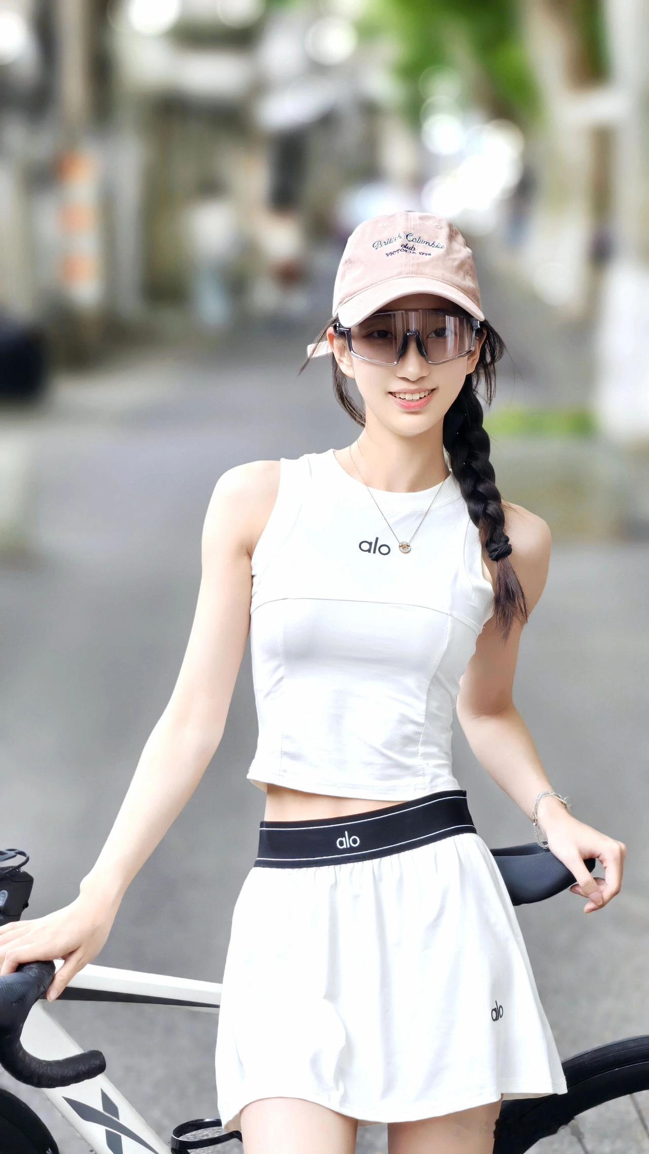 骑行美女姐姐