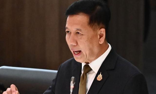 言外之意是，他去意已决，但是没人留他，哪怕是留一下，客气一下，他也不会选择阿努廷
