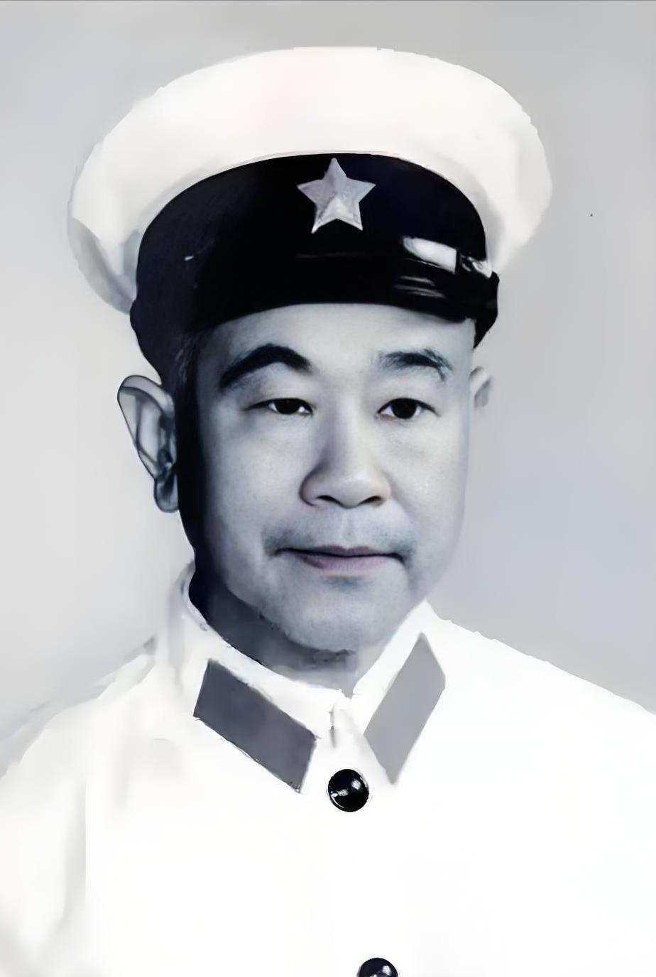 1973年，女知青黄丽萍带着农村丈夫回到了娘家，丈夫一进门，就看到了墙上的照片，