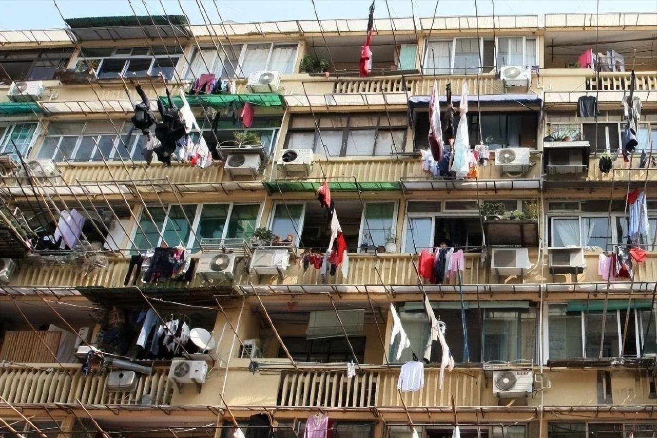 佛山：以后在屋外晒衣服，罚款！广东佛山公开征求管理意见，拟规定建筑物临街的阳