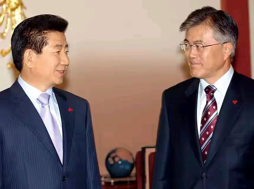 亦师亦友这样的关系，还得取决于对象是谁。文在寅称得上是李在明的恩师了，一直对他
