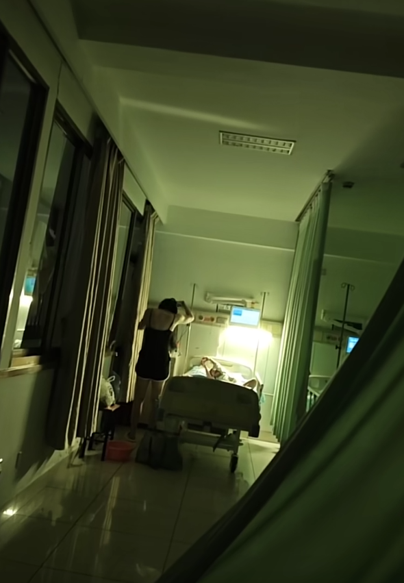 儿科病房，22点整，这位有素质的女士，祝你一切安好