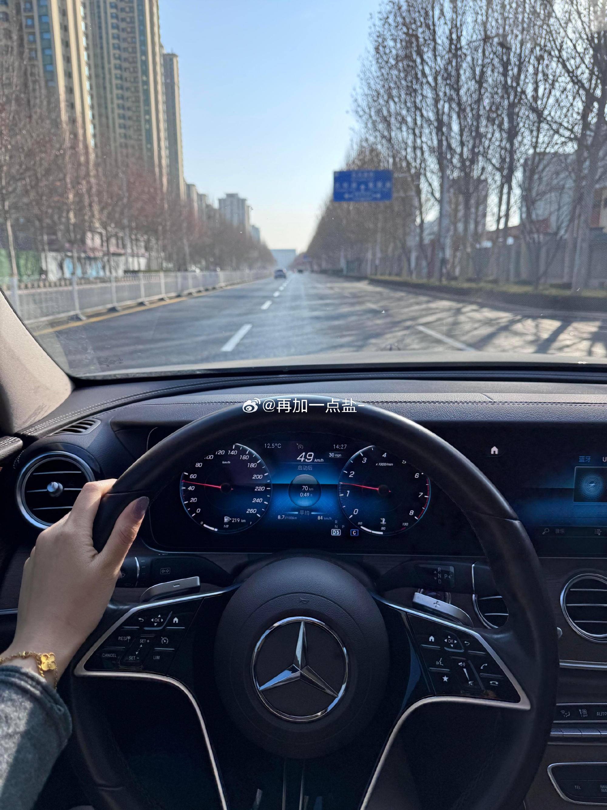 相信每个准备买车的人，都会纠结同一个问题：到底选性价比中低配，还是一步...