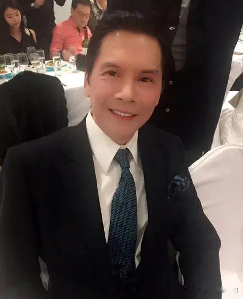 向华强说，那天晚上我跟向太也去了，大概最少400万港元。李亚鹏出发点一定很好，但