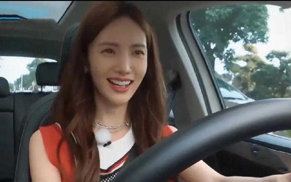 看金晨发文道歉，不仅让人疑虑。金晨说她因伤势严重去医院就医。手术后，第一时间得