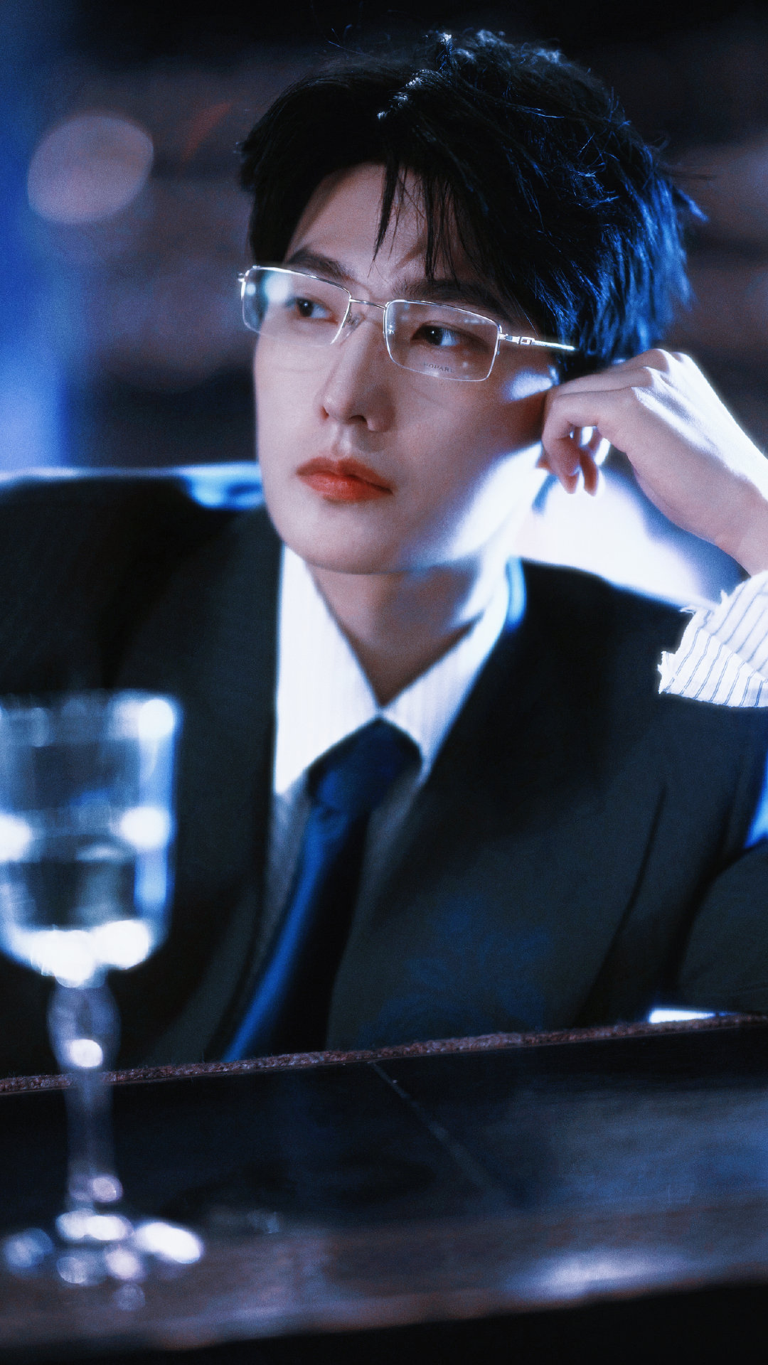 杨洋把眼镜焊在脸上眼镜焊脸名不虚传，杨洋斯文杀我！