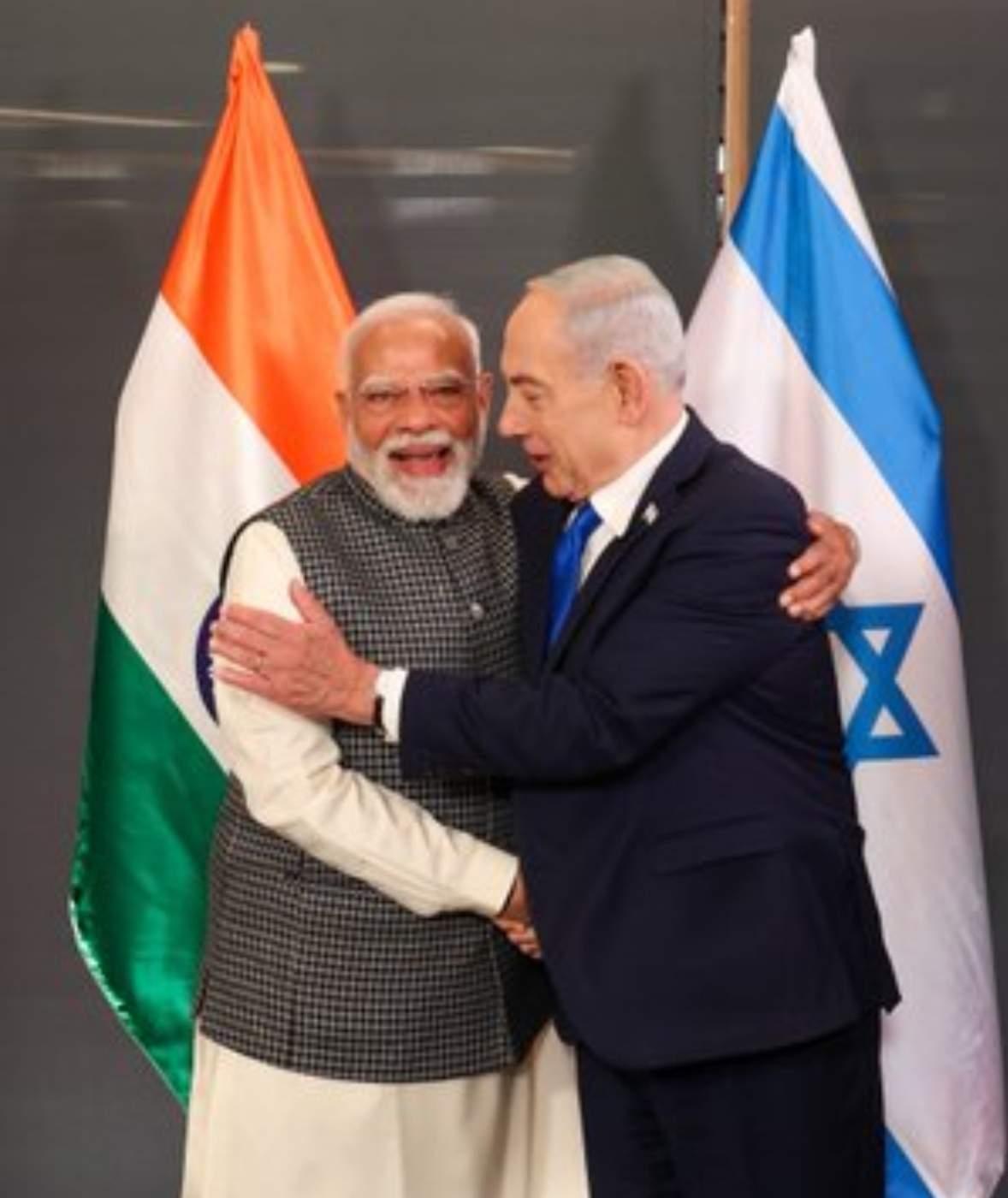 如果你说莫迪老仙不会法术，我是打死都不信。这人简直能掐会算，比唐代袁天罡、李