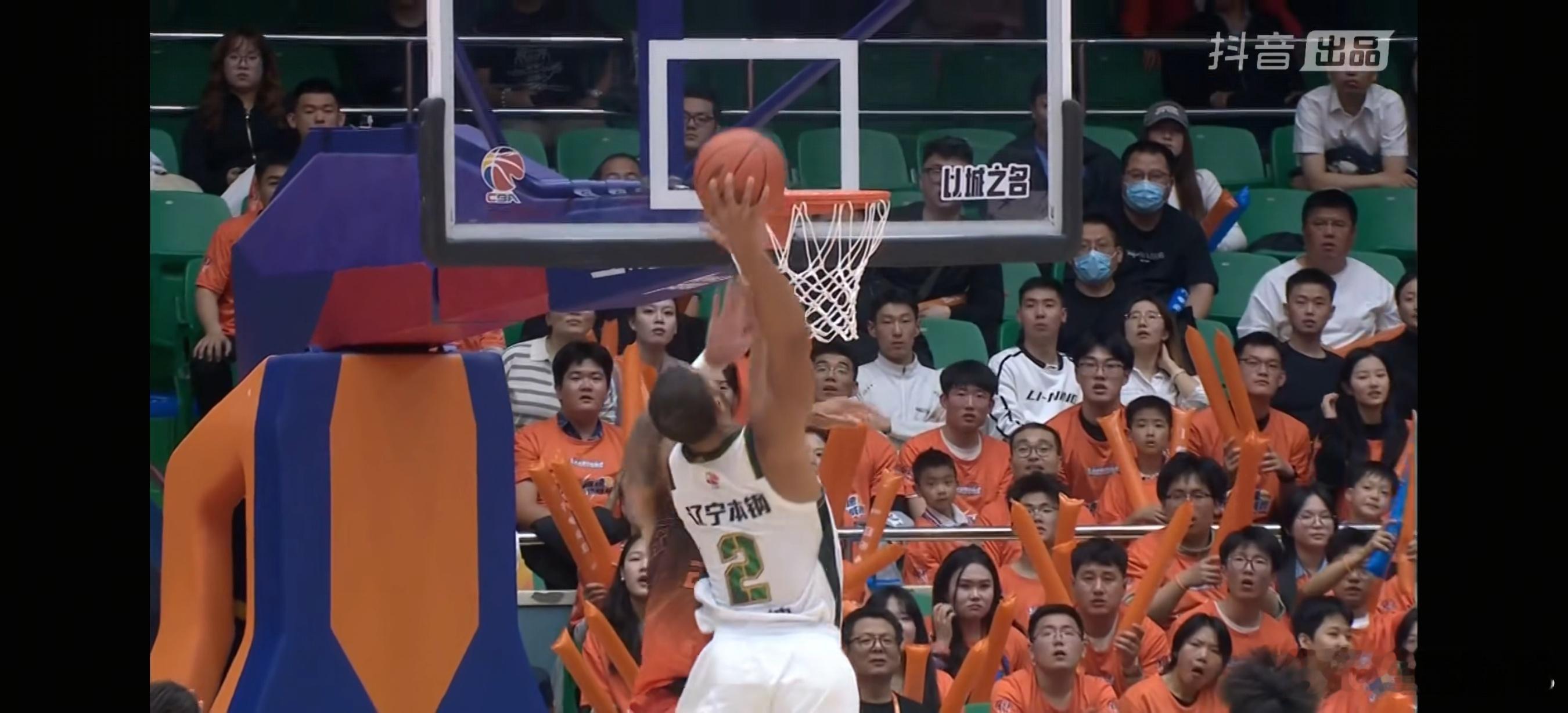 脾气挺冲…辽宁男篮