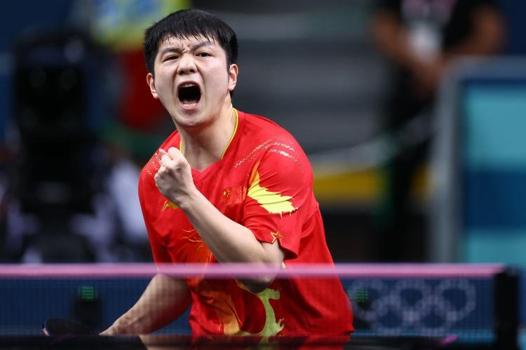 王楚钦距离马龙和樊振东还是差距蛮大的！王楚钦这荣誉单打荣誉太少了，几乎接近8成是