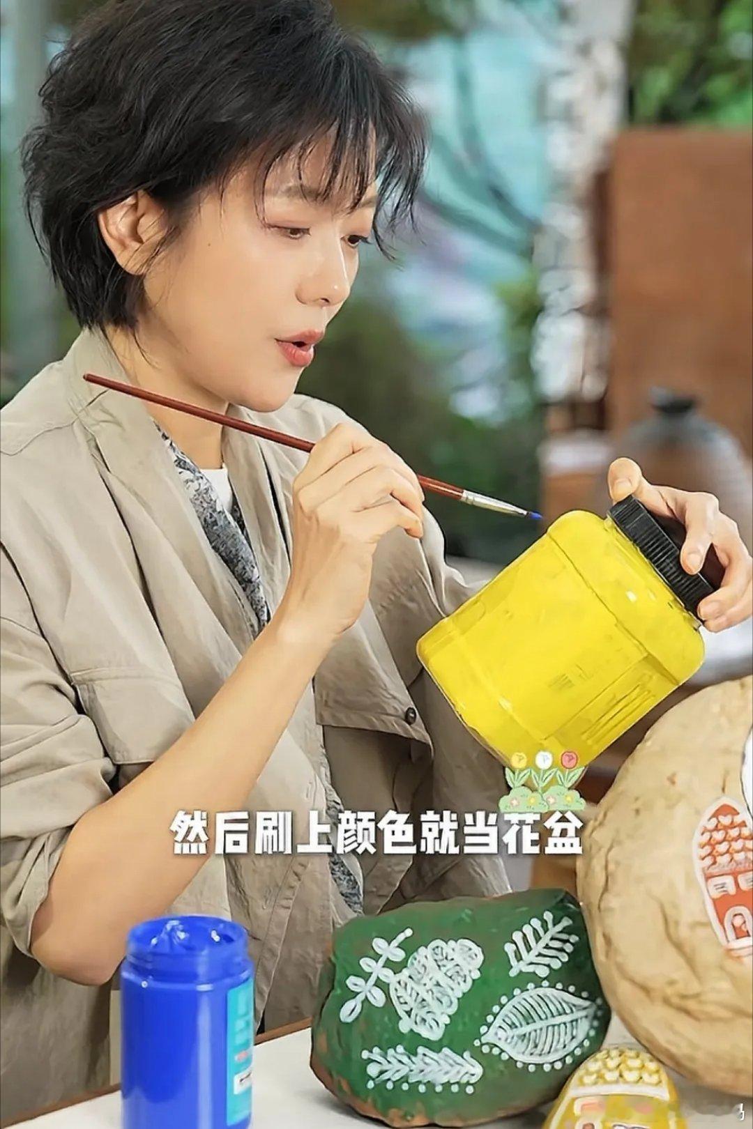 杨乐乐跟风苗苗，亲手打理自家菜园，还雅致取名「禅与花园」种下苋菜、辣椒、黄瓜、茄