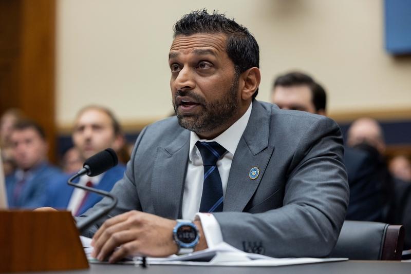 爱泼斯坦案对美国公信力的冲击堪称毁灭性。这起跨越二十多年的丑闻，是美国司法不公、