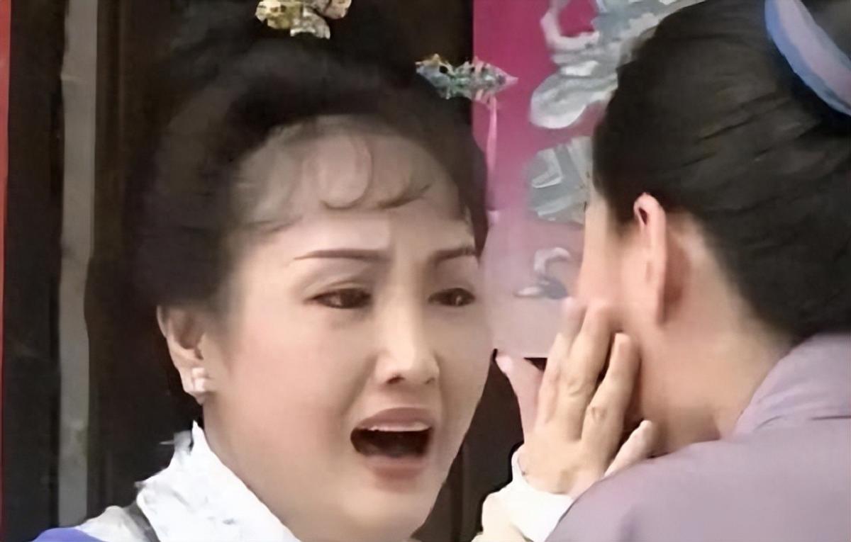 同样是扶弟魔，为什么许娇容不被骂呢？《新白娘子传奇》里的许娇容，一提起来就是那个