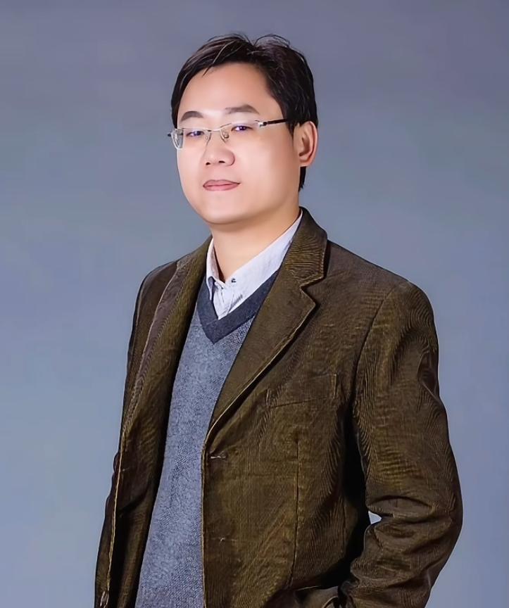 忘语早期接受采访时说，凡人修仙传小说分上下两篇，也就是人界篇和灵界篇，每一篇各有