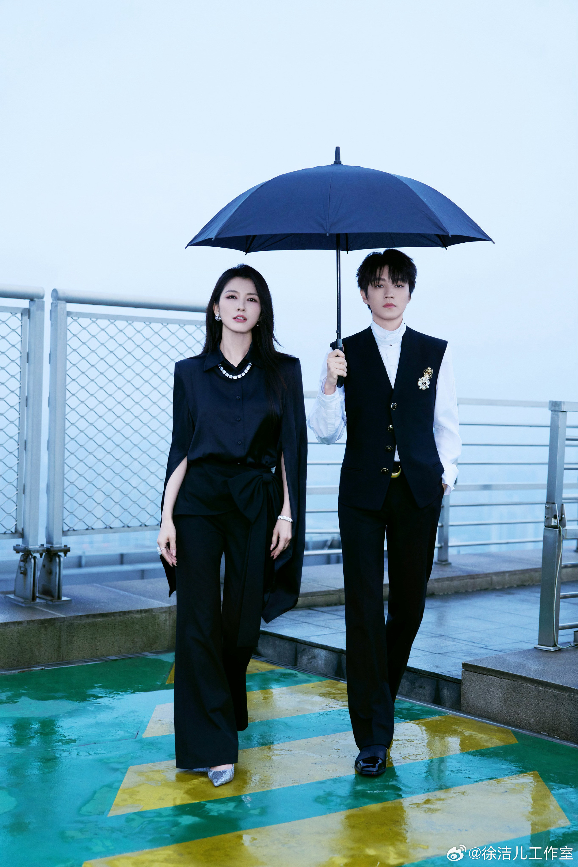 王俊凯徐洁儿豪门姐弟王俊凯徐洁儿合照完全是名利场上的豪门姐弟！看图感觉两个人有