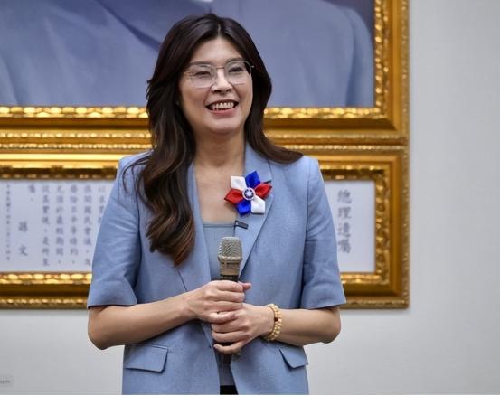 国民党这回真要动刀了！郑丽文手里攥着一封密令，连战、吴伯雄、王金平三位元老已经点