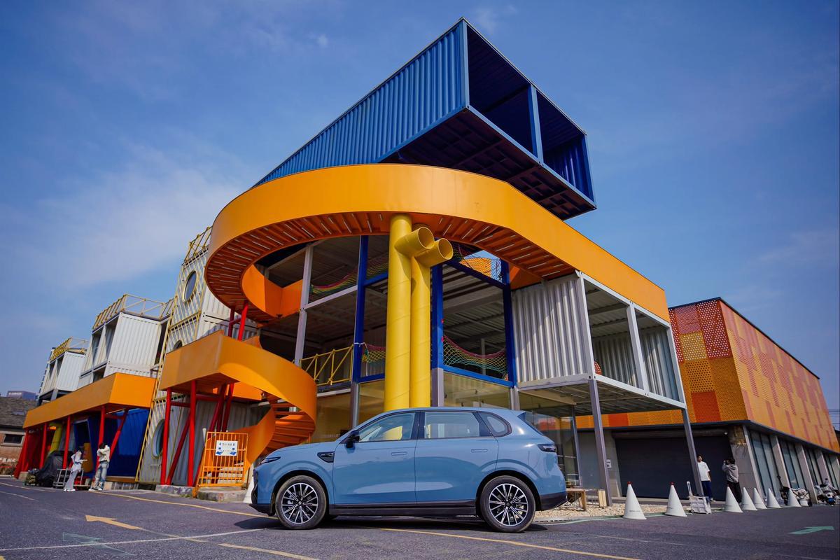 零跑月销破5万！我扒了扒B10的配置单，找到了它卖爆的秘诀 零跑最近的成绩单