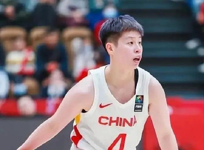 李缘是大梁？这样的大梁，能扛起什么？宫鲁鸣公开说，李缘是未来女篮的大梁。可在面