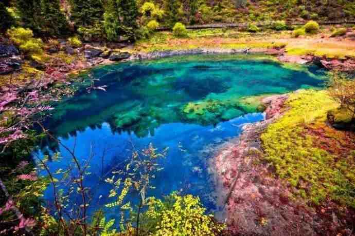 牟尼沟秋景，一个掩藏在川西的七彩世界。