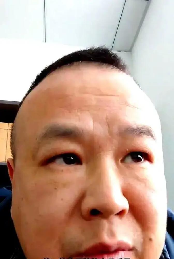 别再以为钓鱼佬都是中年大叔了。最新数据显示，每三个钓鱼人里，就有一个是95后。朱