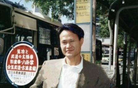 1997年，林正英被确诊肝癌晚期，命不久矣，为了不拖累女友苑琼丹，林正英隐瞒了自