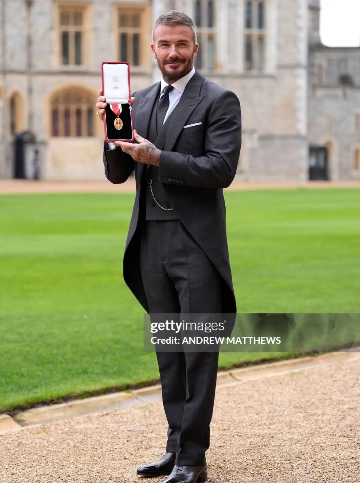 出生于1975年的贝克汉姆，奋斗50年，终于成为英国的贵族，获得英国国王查尔斯三