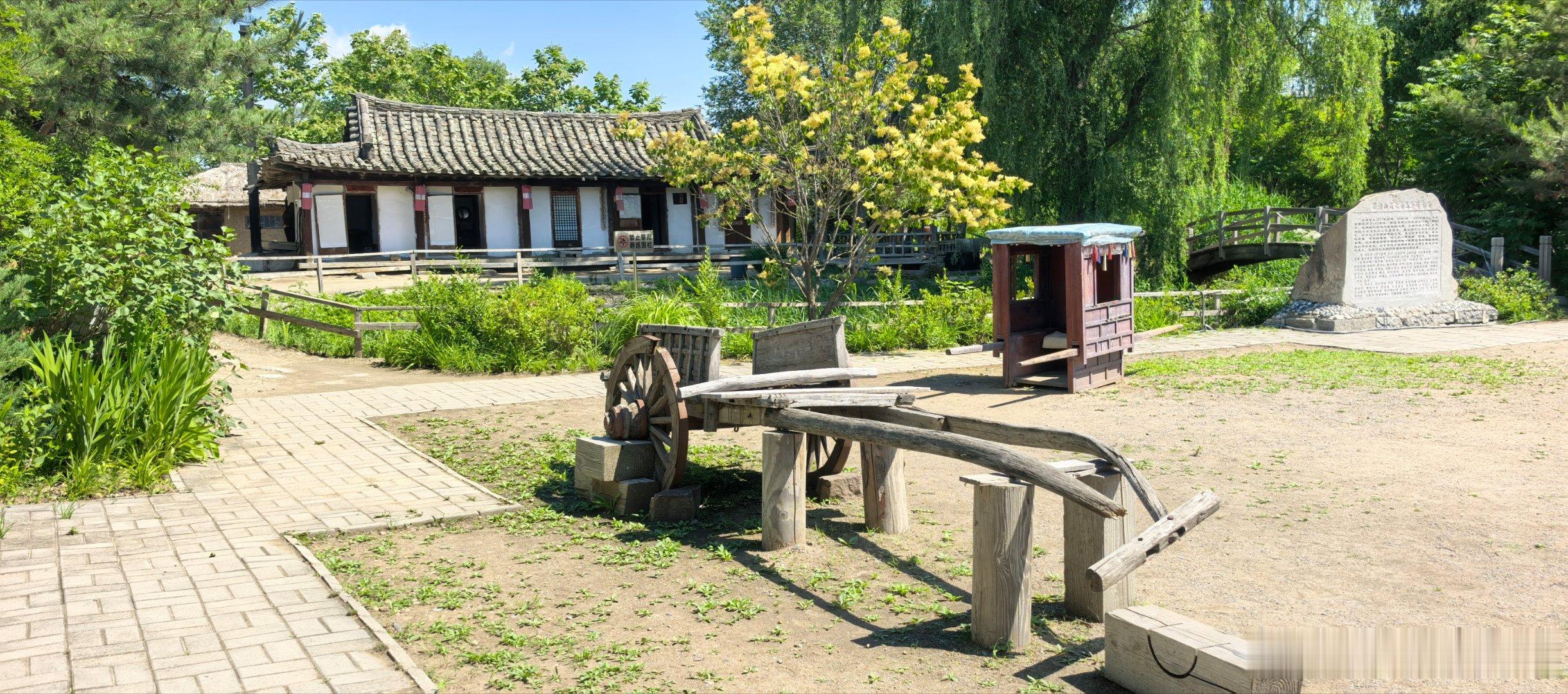 中国境内唯一保存完好，原汁原味的百年朝鲜族民居（地主家的）老房子。古建筑图们·