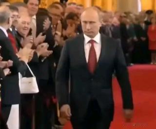 乌克兰，终于醒了？原以为俄罗斯背后最铁的盟友，是伊朗和朝鲜，结果绕了一圈才发现：