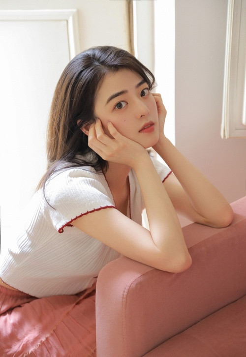 笑话：男女开房，房费168元，男的要求AA，让女的给他转80元房费。女生盯着转账