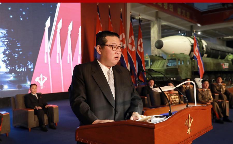 被美韩制裁20年，金正恩却说朝鲜真正的敌人不是美韩，那是谁？2021年11月，金