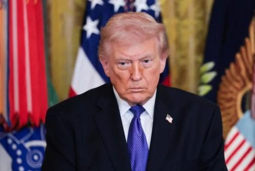 最近国际上出了个很有意思的信号：特朗普那边，居然在访华之前，主动把一笔快落地的